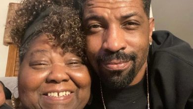 Photo of Comedian Deon Cole Mourns the Loss of His Mother, Charlene Cole – BlackDoctor.org
