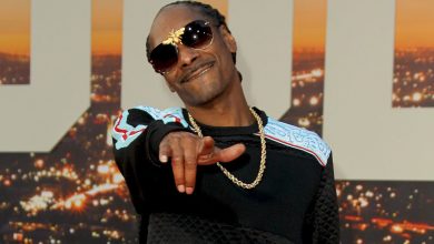Photo of Snoop Dogg Offers Up His Nuts To The Emmy Awards