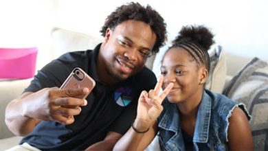 Photo of Black Teen and Her Dad Create App to Help Incarcerated Parents Stay In Touch With Their Kids