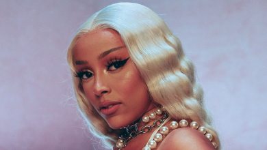 Photo of Doja Cat Loses 200K Instagram Followers After Calling Out ‘Stranger Things’ Star Noah Schnapp