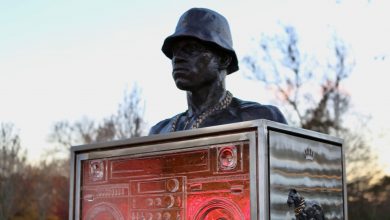 Photo of LL Cool J Honored With Solar-Powered Statue In Queens — And, A Black Artist Is Behind It