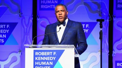 Photo of Billionaire Robert F. Smith Could Become The First Black Owner Of An NFL Team In The Sport’s 101-Year History
