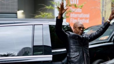 Photo of Man Tries A ‘Will Smith’ And Tackles Dave Chappelle At Comedy Show, Security Breaks His Arm