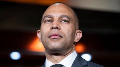 Photo of Rep. Hakeem Jeffries Challenges Clarence Thomas On ‘Bully’ Remark