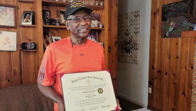 Photo of War Veteran Timothy Brown Graduates From South Carolina State University At 77-Years-Old After Dropping Out In The 1960s