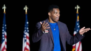 Photo of Herschel Walker Thinks Honorary Sheriff’s Badge Made Him A Real Cop