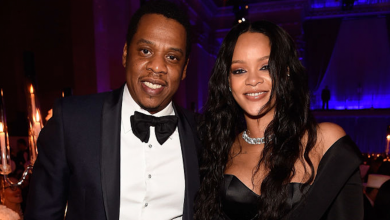 Photo of Jay-Z Gives Flowers To Rihanna, Says She’s ‘One Of The Most Prominent Artists Ever. Self-Made In Business And Entertainment’