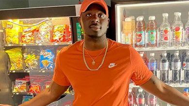 Photo of 31-Year-Old Black Entrepreneur’s Vending Machine Business to Earn Him $500K This Year