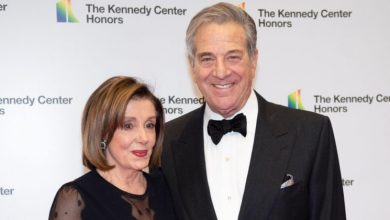 Photo of Conspiracy Theorists Question Paul Pelosi Hammer Attack, Compare It To Jussie Smollett