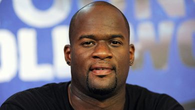 Photo of How Vince Young Wiped Out Over $25M Thanks To His Love For The Cheesecake Factory And Other Spending Habits