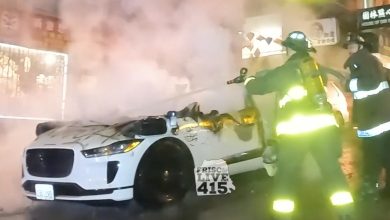 Photo of A crowd destroyed a driverless Waymo car in San Francisco