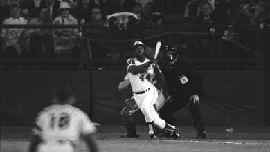 Photo of Hank Aaron defied racism to break home run record 50 years ago