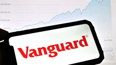 Photo of Vanguard, Avowedly Anti-Crypto, Names Bitcoin-Friendly Ex-BlackRock Exec as CEO