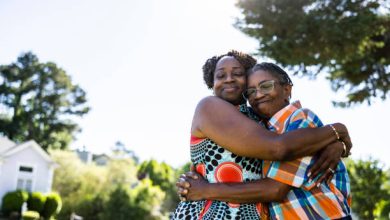 Photo of 5 Things a Hug Can Cure – BlackDoctor.org