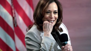 Photo of Kamala Harris Says She’s ‘Working to Earn the Vote’ of Black Men