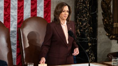 Photo of Deb Fischer’s Husband Refuses Handshake