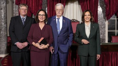 Photo of Kamala Harris Handshake Snub Is Latest Political Misogynoir