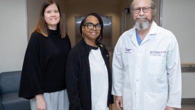 Photo of Black Woman Makes History as First to Receive Pig Kidney Transplant