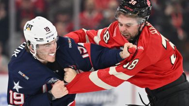 Photo of U.S.-Canada hockey game starts with 3 fights in 9 seconds