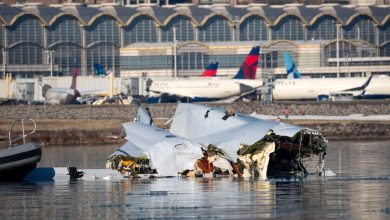 Photo of American Airlines engine lifted from Potomac in effort to recover all victims of D.C. midair collision