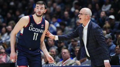 Photo of Dan Hurley blasts team during Seton Hall loss, calls it UConn’s ‘Super Bowl’