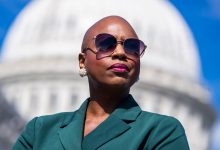 Photo of An emotional Rep. Ayanna Pressley takes up historic legacy of reparations bill H.R. 40