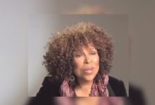 Photo of Grammy-Award Winning ‘Killing Me Softly’ Singer Roberta Flack Passes Away At 88