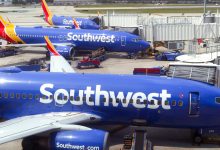 Photo of Woman strips naked and walks screaming down the aisle on Southwest flight to Phoenix