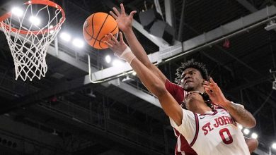 Photo of No. 2 St. John’s eliminated by No. 10 Arkansas in first major upset of NCAA Tournament