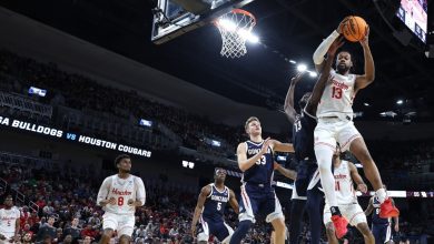 Photo of No. 1 seed Houston survives upset scare, holding off eighth-seeded Gonzaga to reach the Sweet 16