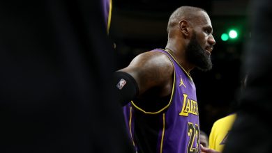 Photo of LeBron James leaves late with groin injury as Lakers lose 111-101 to Celtics