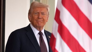 Photo of Trump signs order designating English as the official language of the US