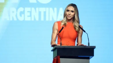 Photo of Lara Trump Brutally Roasted After Saying Americans ‘Ought to Be Kissing’ Elon Musk and Donald Trump’s Feet Amid Backlash Over Mass Layoffs