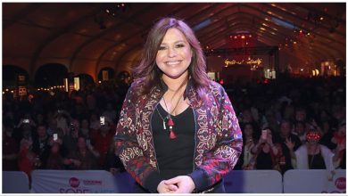 Photo of Rachael Ray’s Latest Cooking Video Sparks Health Concerns as Fans Point Out Her Odd Behavior