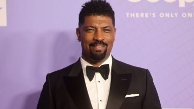 Photo of Comedian Deon Cole Recovering After Medical Emergency! – BlackDoctor.org