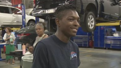 Photo of Mykale Baker Went To His Burger King Shift After Graduation — In Turn, The Community Raised $233K For His Higher Education