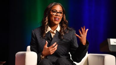 Photo of Women CEOs Reach Record High On 2025 Fortune 500 List, But With Only 2 Black Women Listed Representation Is Still Lacking