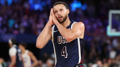 Photo of 1/1 Autographed Stephen Curry Topps Now Card Makes History After Selling For $518.5K