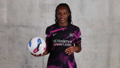 Photo of Yale University Alum Michelle Alozie Juggles A Career In The National Women’s Soccer League While Working As A Cancer Research Technician