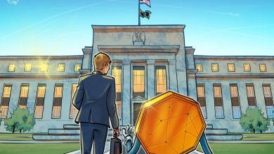 Photo of Fed Official Says Staff Should Be Allowed To Hold Crypto