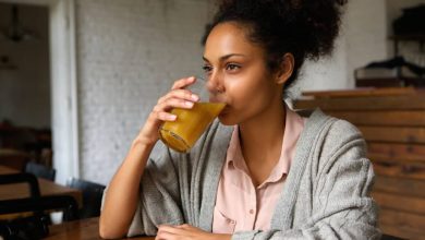 Photo of 5 Drinks To Lower Cholesterol FAST| BlackDoctor.org