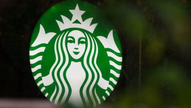 Photo of Starbucks To Close Stores And Lay Off Employees In $1B Restructuring