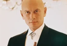 Photo of Eddie Murphy’s Netflix Doc Exposes Yul Brynner’s Sexual Proposition When He Was 21