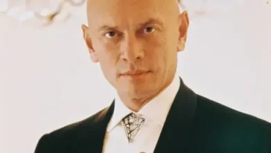 Photo of Eddie Murphy’s Netflix Doc Exposes Yul Brynner’s Sexual Proposition When He Was 21