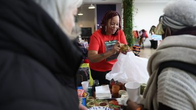 Photo of A Bronzeville Kwanzaa event celebrates Black business owners — We’re carrying on a legacy’