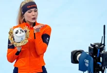 Photo of Jutta Leerdam’s ecstatic moment with stunning lookalike sisters gets mixed reviews