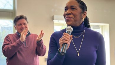 Photo of Defying Crypto Money, Juliana Stratton Wins Illinois Democratic Primary