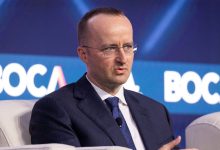 Photo of Crypto.com CEO Announces 12% Layoffs, Citing AI Job Adaptation