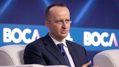 Photo of Crypto.com CEO Announces 12% Layoffs, Citing AI Job Adaptation