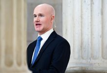 Photo of Coinbase posts second consecutive quarterly loss amid crypto slump